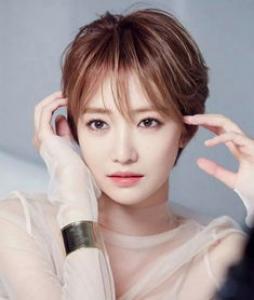 短发女生做什么造型好看 发尾外翘短发气质减龄显脸小