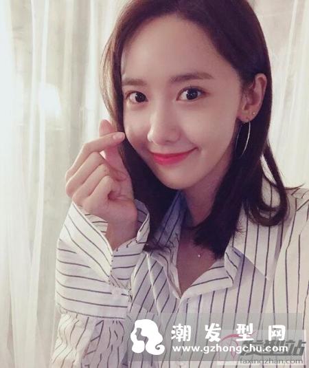 齐肩凌乱微烫发型图片 蓬松微卷的锁骨LOB超显女人味