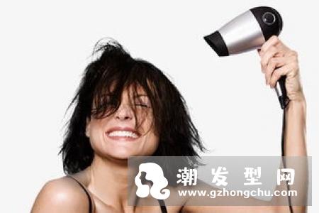 教你4个简单的吹头技巧,让头发不再毛躁扁塌