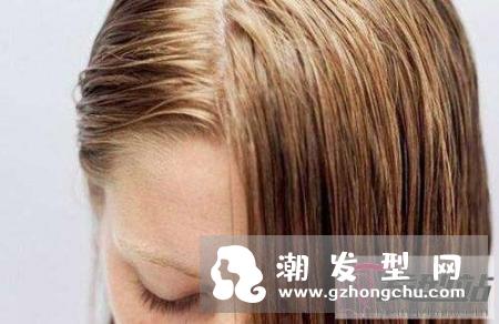 夏天怎么保养头皮 最好的头皮护理方法就是从梳头发开始