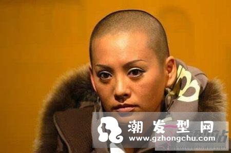 少年的你周冬雨寸头 五官精致才扛得起寸头