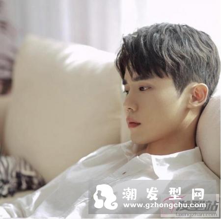 2019潮流男生发型 男生微卷短发成大热