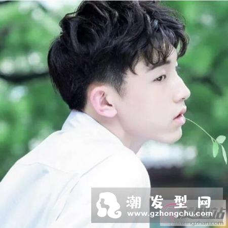 男生短发精神帅气发型 靠发型也能轻松打造型男