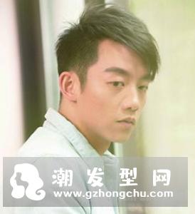 斜庞克男生发型 成熟稳重实在太帅了