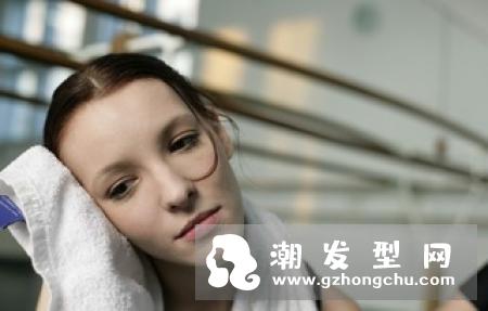 盘点夏季脱发原因 小习惯影响头发健康