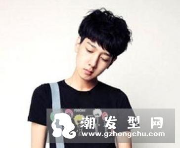 适合个子矮男生的短发发型