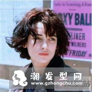 短发凌乱卷怎么打理好看 动态美才是短发该有的样子