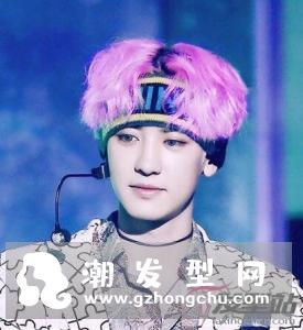 男生发带发型短发修剪得颇为轻盈