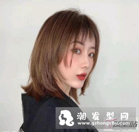 长发不想剪太短,以及短发留长到了尴尬期的女生,可以试试今天这几款发型