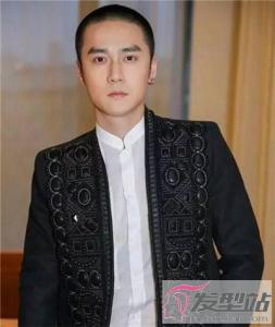 首页 男士发型  这个卡尺头一样是清新酷帅的造型设计,男生剪那样的