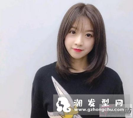长发不想剪太短,以及短发留长到了尴尬期的女生,可以试试今天这几款发型