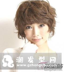 纹理烫女生短发发型 灵动减龄晋升潮流达人