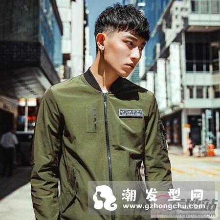 2019年必火的男士发型 两边剃短中间留长准没错