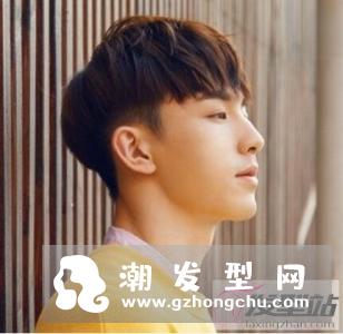 男生齐刘海无鬓角发型 既耍得了帅又卖得了萌