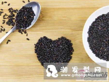 掉头发和白发怎么调理？中医师：睡对时间比昂贵保养还重要！