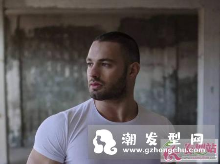 肌肉寸头帅哥