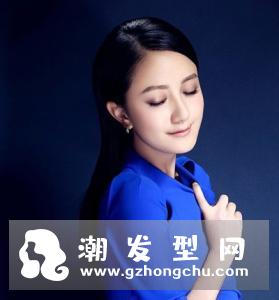 李倩中长发编发发型图片 女神也很可爱