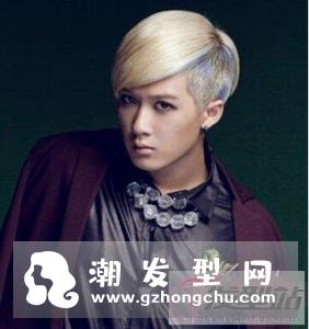 短发烫直后显得整齐利落很适合男生尝试