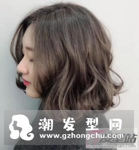 人鱼卷短发非常适合年轻女生,让脸型愈发瘦削