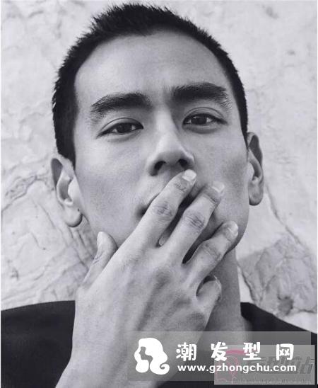 彭于晏发型叫什么 彭于晏三大最常剪发型简约清爽兼易打理