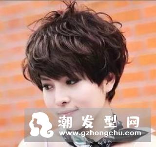 染发时为什么头顶的颜色浅