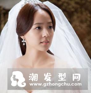 圆脸适合什么新娘造型 后梳公主头好美