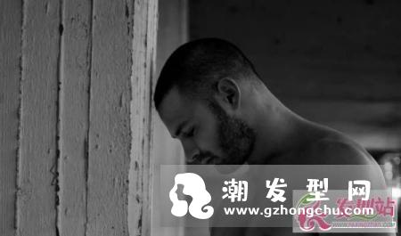 肌肉寸头帅哥