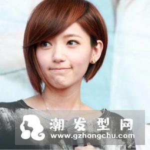 女生纹理烫短发造型 百搭修颜短发就要这么烫
