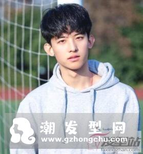 适合男学生的短发 清爽简约成校园男神