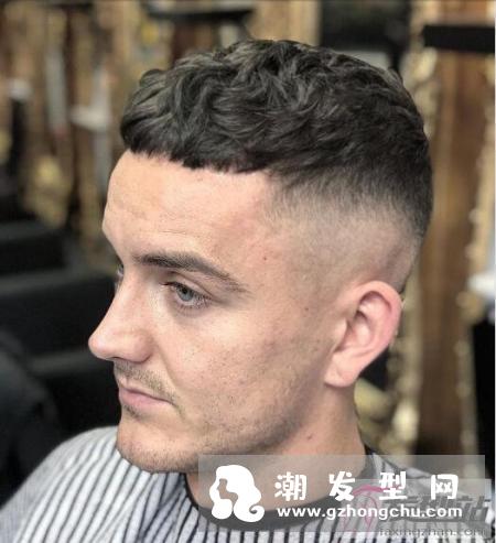 男生发型锅盖头铲两边 欧美Textured Crop发型超流行