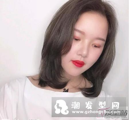 长发不想剪太短,以及短发留长到了尴尬期的女生,可以试试今天这几款发型