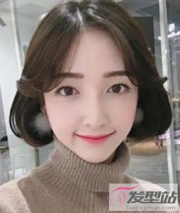 中分八字刘海短发女 修颜塑型提升颜值