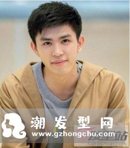圆脸男生适合什么发型 阳光又帅气的圆脸男生发型