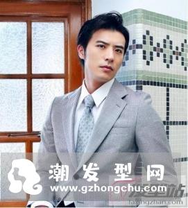 男士穿西装适合的发型 帅气简约展现迷人魅力