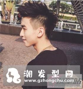 高中生发型男两边短 帅气阳光让青春更闪耀