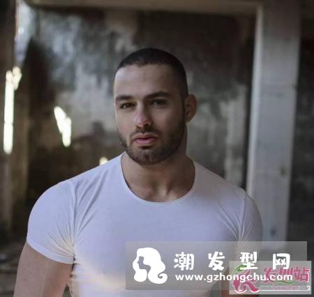 肌肉寸头帅哥