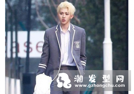 蔡徐坤新发型怎么弄 金色加大背头怎么梳