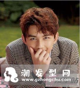 男学生比较适合风格简约又帅气的发型