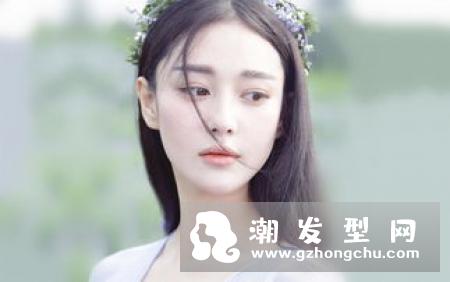 李倩中长发编发发型图片 女神也很可爱