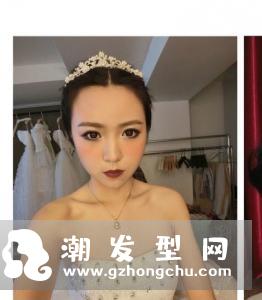 圆脸短马尾适合什么发箍 带钻的还是花朵好