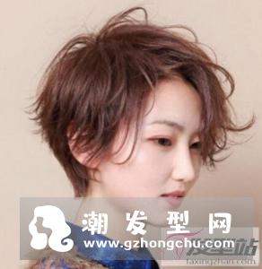 凌乱感搓边头短发女生的发质柔软顺滑