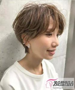 纹理烫女生短发发型 灵动减龄晋升潮流达人