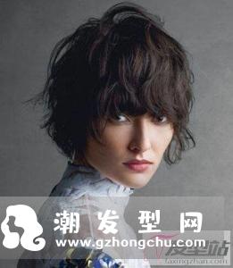 法式风格的短发通常别有一番韵味,风格自然简约,又不乏慵懒与性感的