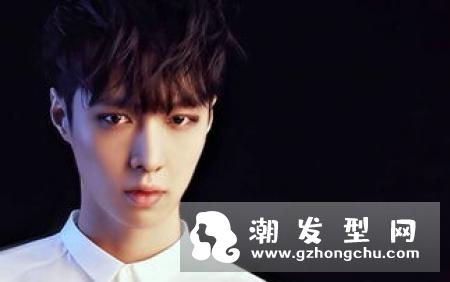 学生发型男生剃两边 型男必备的渐层短发发型图片