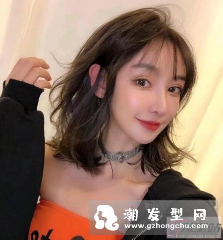 长发不想剪太短,以及短发留长到了尴尬期的女生,可以试试今天这几款发型