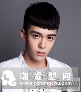 男生齐刘海无鬓角发型 既耍得了帅又卖得了萌