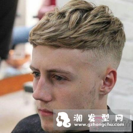 男士寸头变奏版Textured Crop发型 比一般短发更多岀了侧层清爽易打理