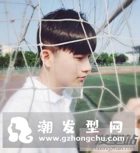 男生齐刘海无鬓角发型 既耍得了帅又卖得了萌