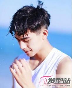 中学生发型男铲两边 帅气阳光做校园系男神
