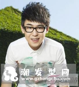 男生短碎发发质细软的男生很适合这款短烫发